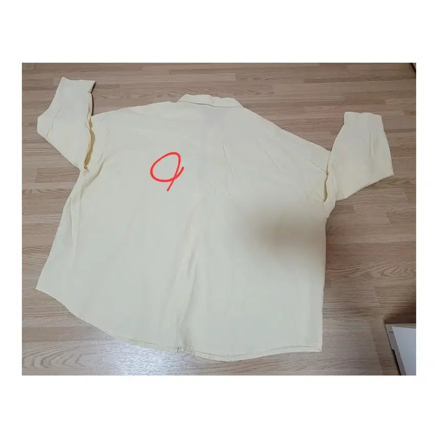[SOLD OUT] 연노란색 남녀공용 오버핏 셔츠(프리사이즈)