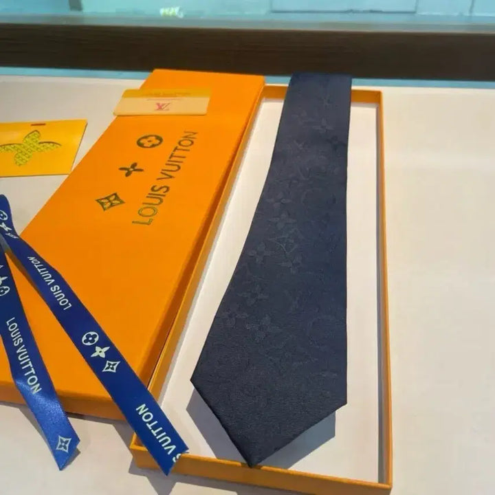 [SOLD OUT] 루이비통 네이비 실크 넥타이 풀박스