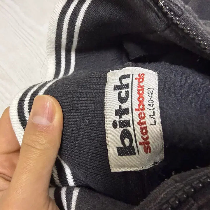 [BUNJANG] BITCH SKATEBOARDS Half Zip Sweatshirts ( / BITCH SKATEBOARDS Half Zip Sweatshirts (
