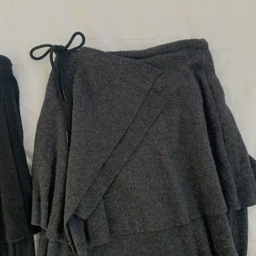 [BUNJANG] VaisoBl Smooth Layered Skirt (Charcoal) / 바이소블 스무스 레이어드 스커트 (차콜)