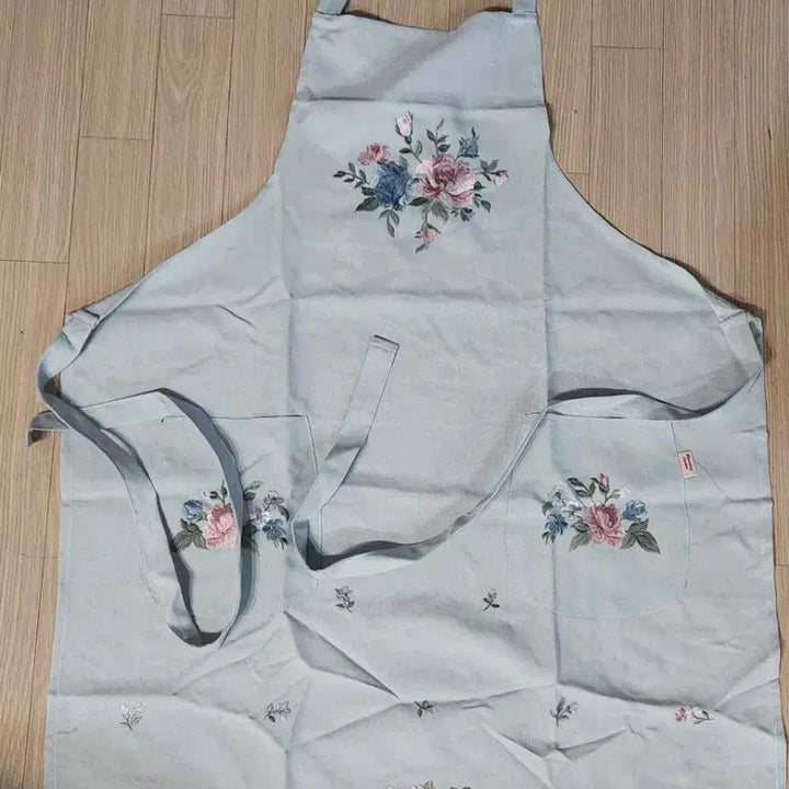 [SOLD OUT] 블루밍가든 자수 앞치마