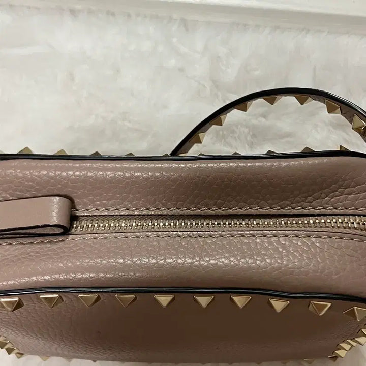 [SOLD OUT] 발렌티노 락스터드 크로스백