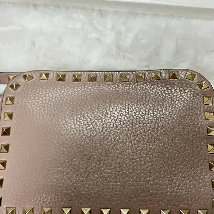 [SOLD OUT] 발렌티노 락스터드 크로스백
