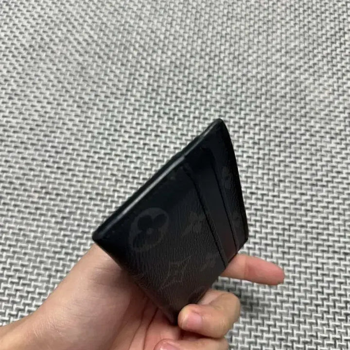 [SOLD OUT] 루이비통 모노그램 이클립스 카드지갑
