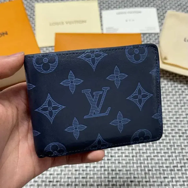 [SOLD OUT] 루이비통 쉐도우 반지갑