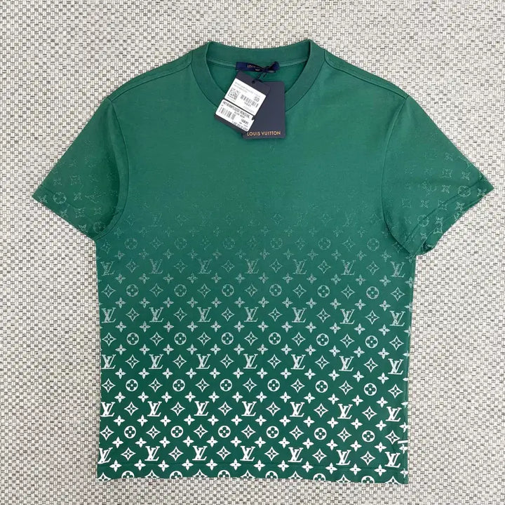 [BUNJANG] Louis Vuitton LV Logo Gradient T-shirt / [S]루이비통 LV로고 그라디언트 반팔티