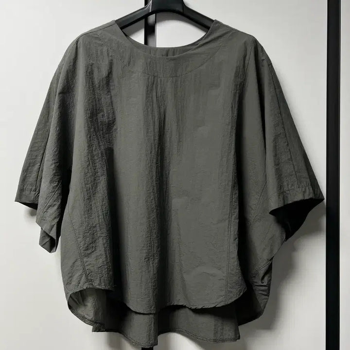 [BUNJANG] Elegant Khaki Blouse / 원단 좋은 예쁜 블라우스