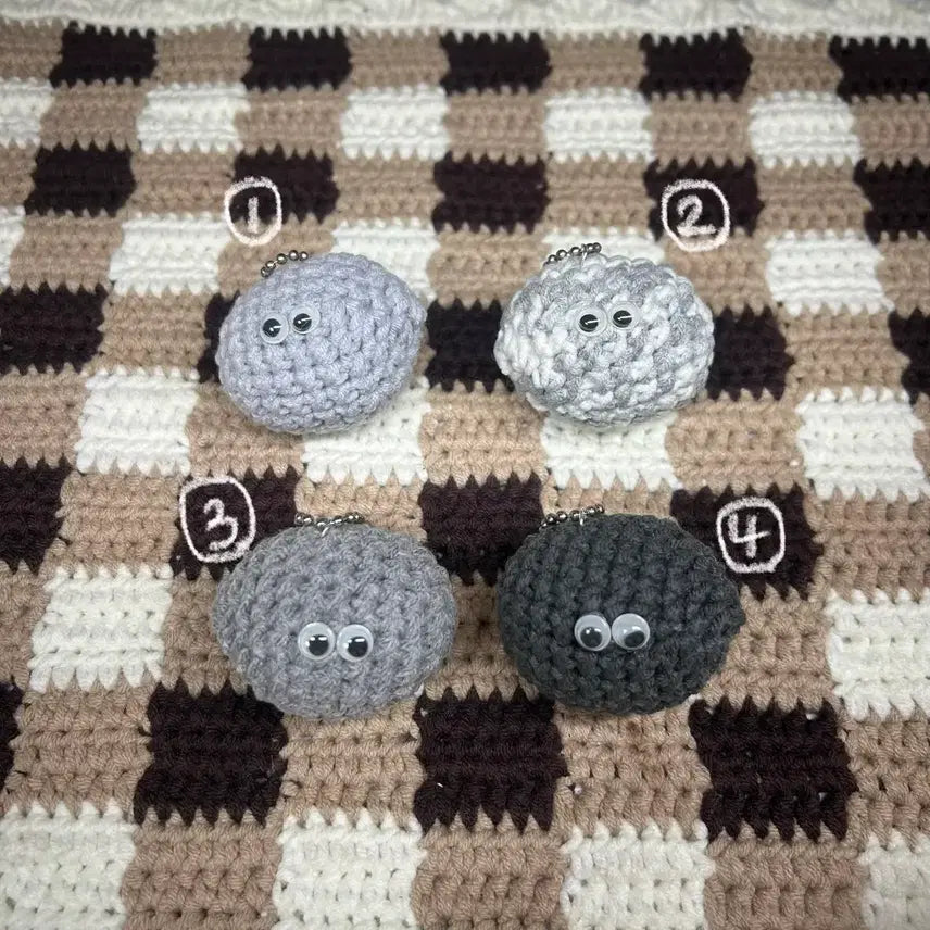 [BUNJANG] Knitted Stone Keyring / 뜨개 돌멩이키링(1,500₩)
