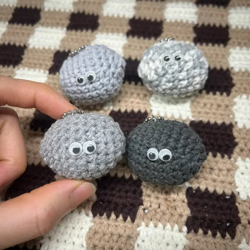 [BUNJANG] Knitted Stone Keyring / 뜨개 돌멩이키링(1,500₩)