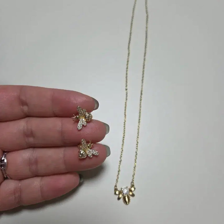 [BUNJANG] Gold Honeybee Earrings &amp; Necklace Set / 골드 꿀벌 귀걸이 + 목걸이 세트