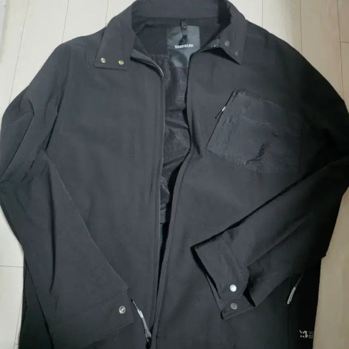 [BUNJANG] Krakatau Black Hooded Windbreaker Jacket / 크라카타우 블랙 후드 짚업 바람막이 자켓