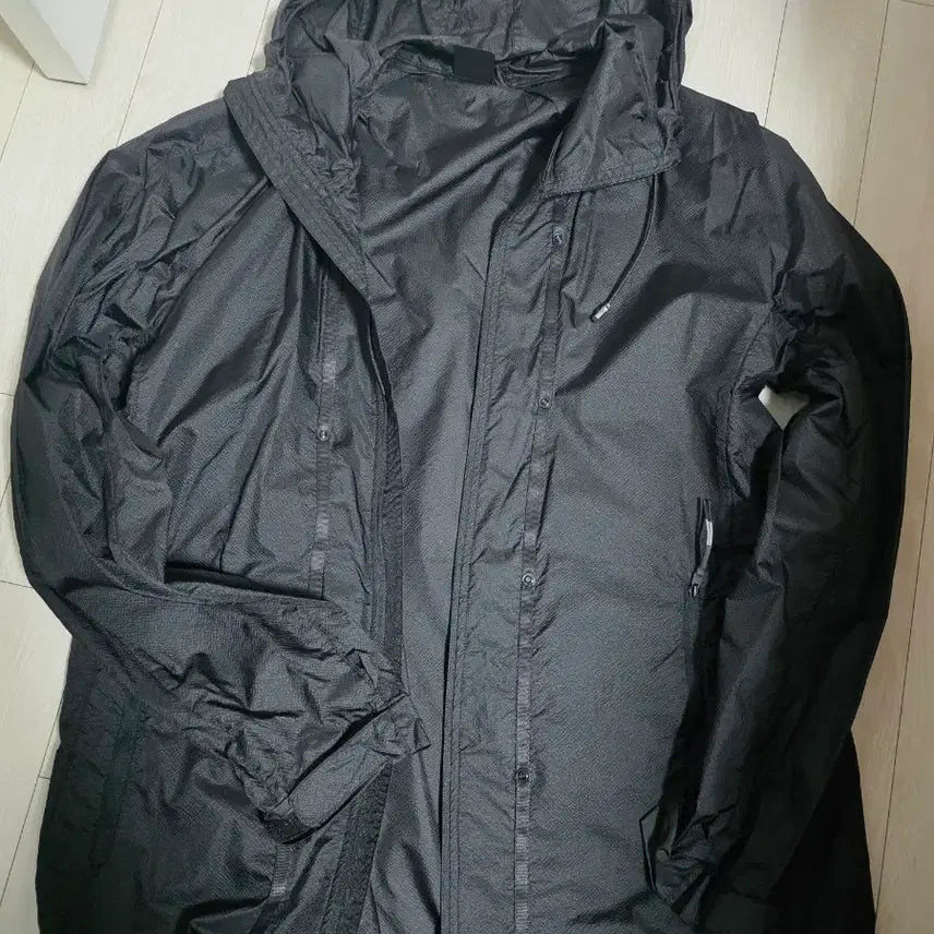 [BUNJANG] Krakatau Black Hooded Windbreaker Jacket / 크라카타우 블랙 후드 짚업 바람막이 자켓