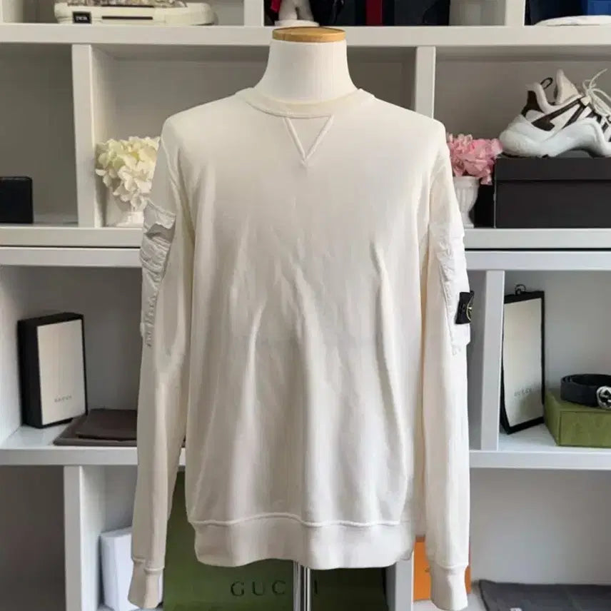 [SOLD OUT] [23FW] 스톤아일랜드 포켓 와펜 패치 맨투맨