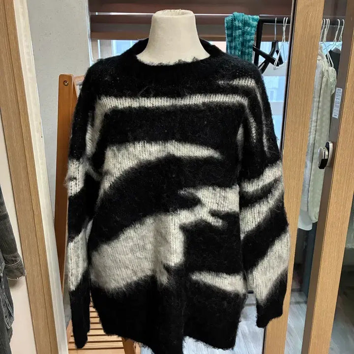 [BUNJANG] Zebra Pattern Knit Sweater / 지브라 패턴 니트