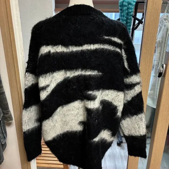 [BUNJANG] Zebra Pattern Knit Sweater / 지브라 패턴 니트