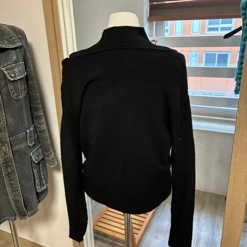 [BUNJANG] Black Twist Knit Sweater / 블랙 꼬임 니트