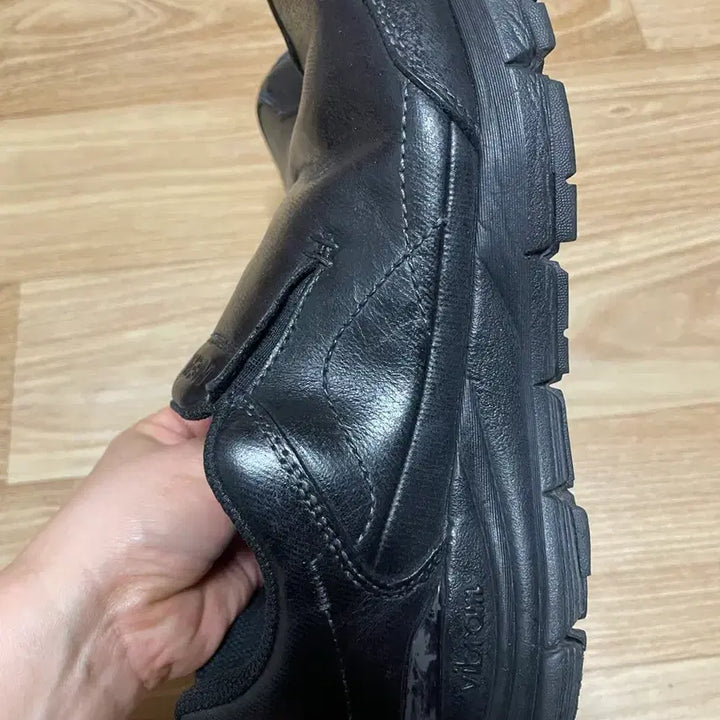 [BUNJANG] Nepa Black Leather Slip-on Sneakers / 네파 블랙 가죽 슬립온 운동화