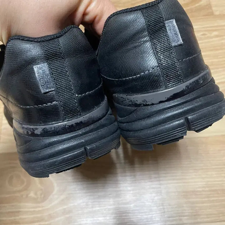 [BUNJANG] Nepa Black Leather Slip-on Sneakers / 네파 블랙 가죽 슬립온 운동화