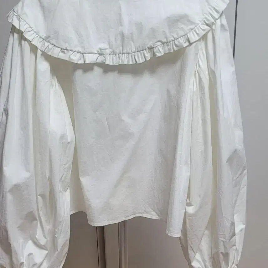 [BUNJANG] White Frill Blouse - Size M / 화이트 프릴 블라우스 M 사이즈