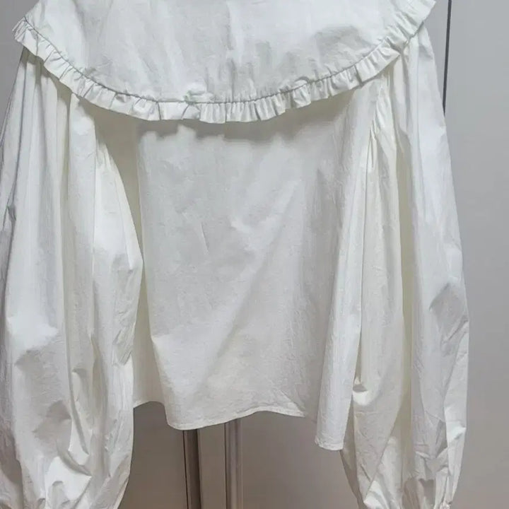 [BUNJANG] White Frill Blouse - Size M / 화이트 프릴 블라우스 M 사이즈