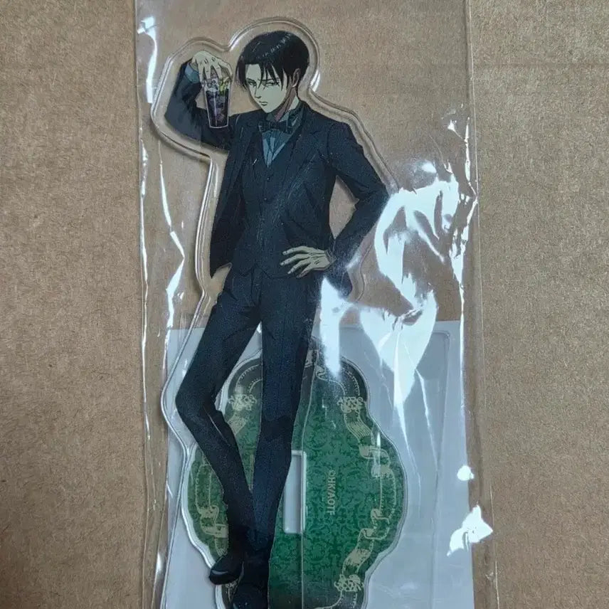 [BUNJANG] Attack on Titan Levi Acrylic Stand / 진격거 진격의 거인 리바이 영국펍 아크릴 스탠드 정장