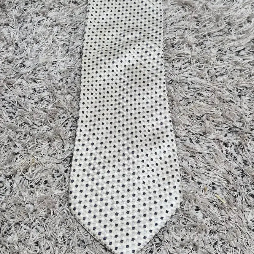 [BUNJANG] Giorgio Armani Polka Dot Necktie / 조르지오아르마니 도트 패턴 넥타이 Free - N52
