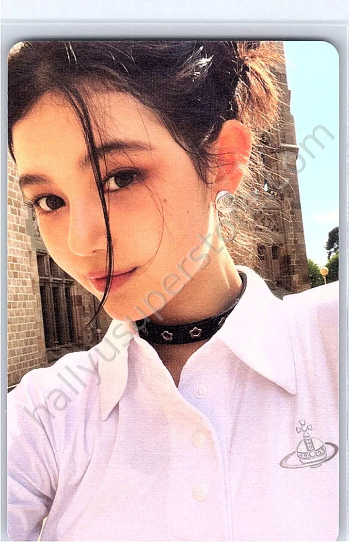 NewJeans - Danielle - NewJeans 1st EP “New Jeans” album photocard B version version 1 weverse album version