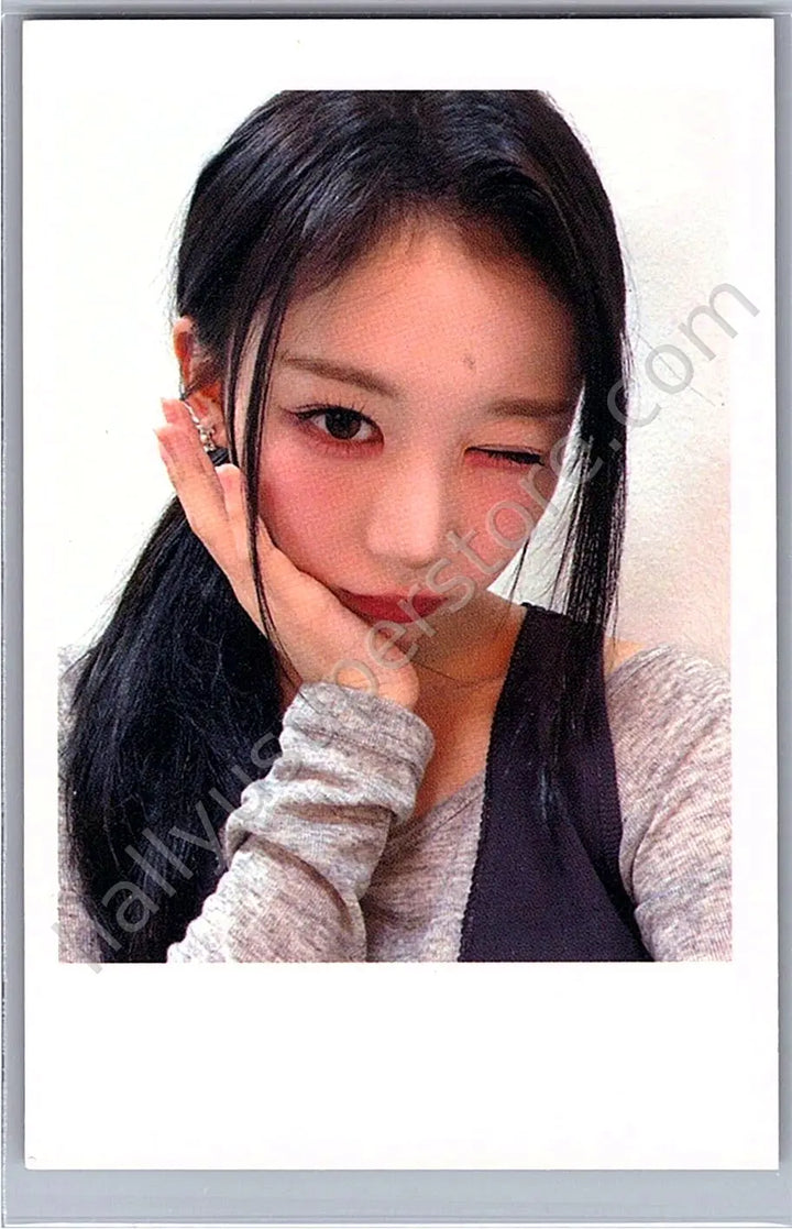 tripleS - Kaede - Beyond Beauty Jump-up fansign polaroid