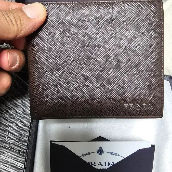 [SOLD OUT] 정품 프라다사피아노 브라운남자반지갑
