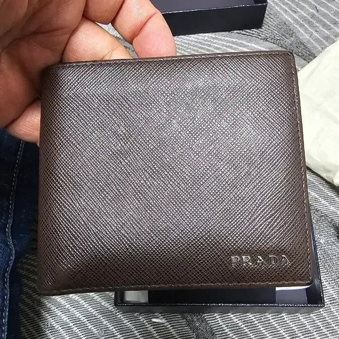 [SOLD OUT] 정품 프라다사피아노 브라운남자반지갑