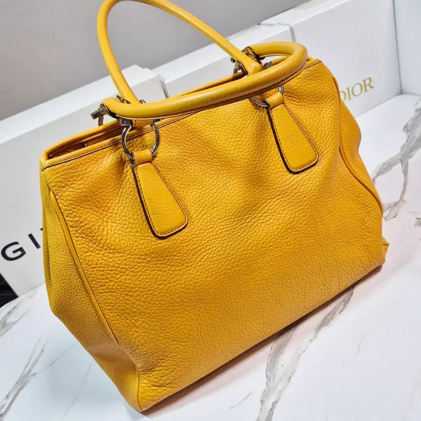 [BUNJANG] Ferragamo Yellow Leather Tote Bag / (정품) 페라가모 옐로우 가죽 토트백 여성 가방