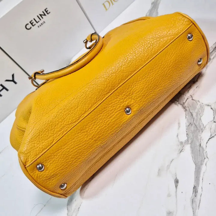 [BUNJANG] Ferragamo Yellow Leather Tote Bag / (정품) 페라가모 옐로우 가죽 토트백 여성 가방