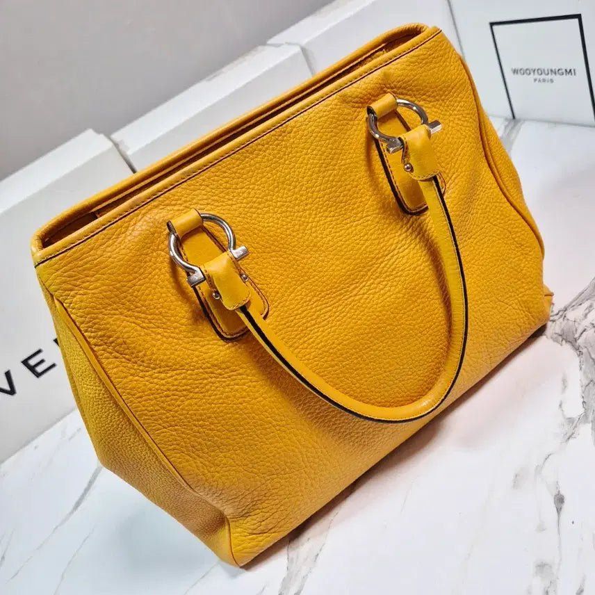 [BUNJANG] Ferragamo Yellow Leather Tote Bag / (정품) 페라가모 옐로우 가죽 토트백 여성 가방