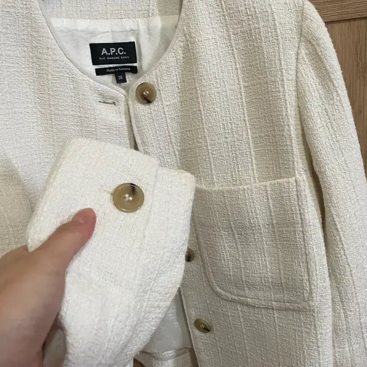 [SOLD OUT] A.P.C 화이트 트위드 자켓 36