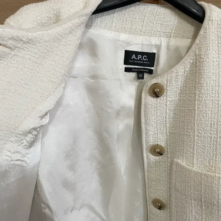 [SOLD OUT] A.P.C 화이트 트위드 자켓 36