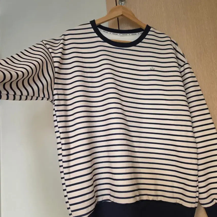[BUNJANG] Unisex Navy Stripe Crewneck Sweatshirt / 남여공용 스트라이프 맨투맨 티셔츠 단가라맨투맨