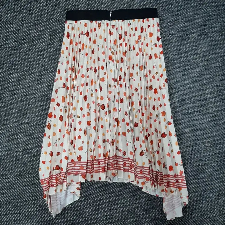 [BUNJANG] G-Cut Heart Pattern Pleated Skirt / 지컷 하트 패턴 플리츠 스커트 밴딩치마