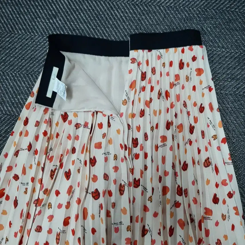 [BUNJANG] G-Cut Heart Pattern Pleated Skirt / 지컷 하트 패턴 플리츠 스커트 밴딩치마