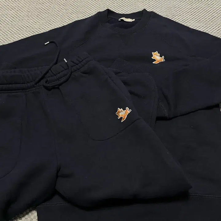 [BUNJANG] Maison Kitsuné Sweatshirt &amp; Jogger Pants Set / 메종키츠네 셋업 맨투맨 조거팬츠 트레이닝
