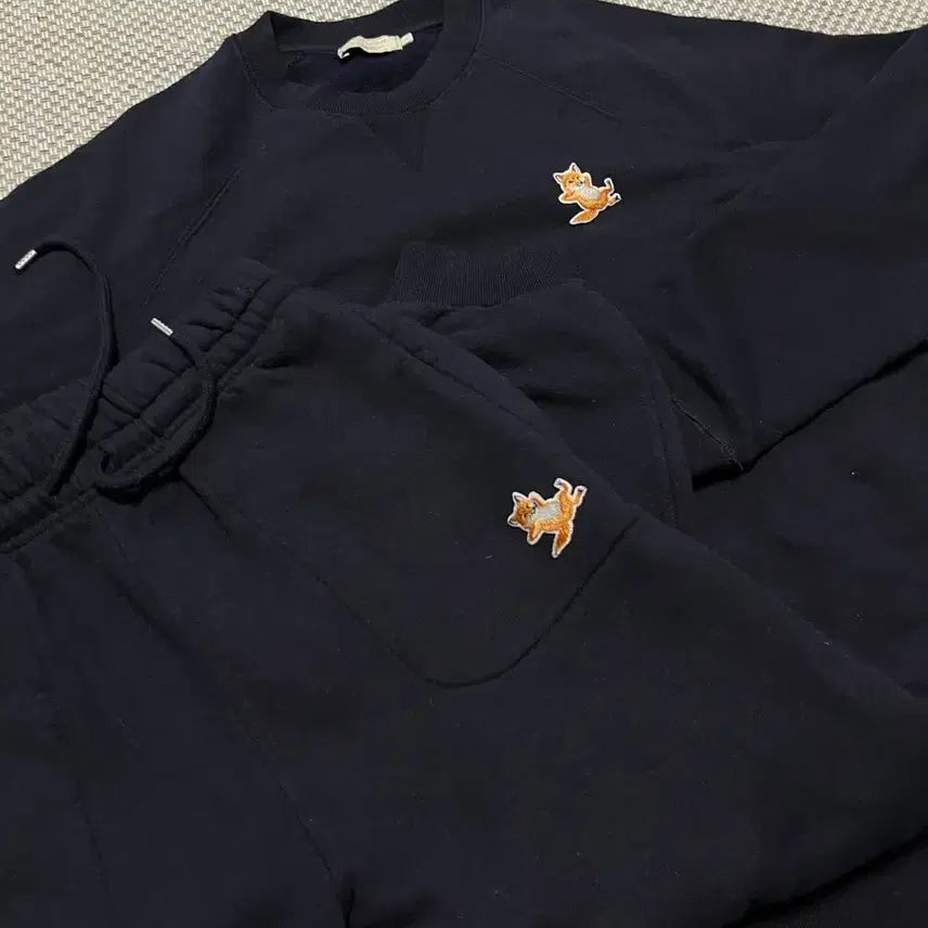 [BUNJANG] Maison Kitsuné Sweatshirt &amp; Jogger Pants Set / 메종키츠네 셋업 맨투맨 조거팬츠 트레이닝