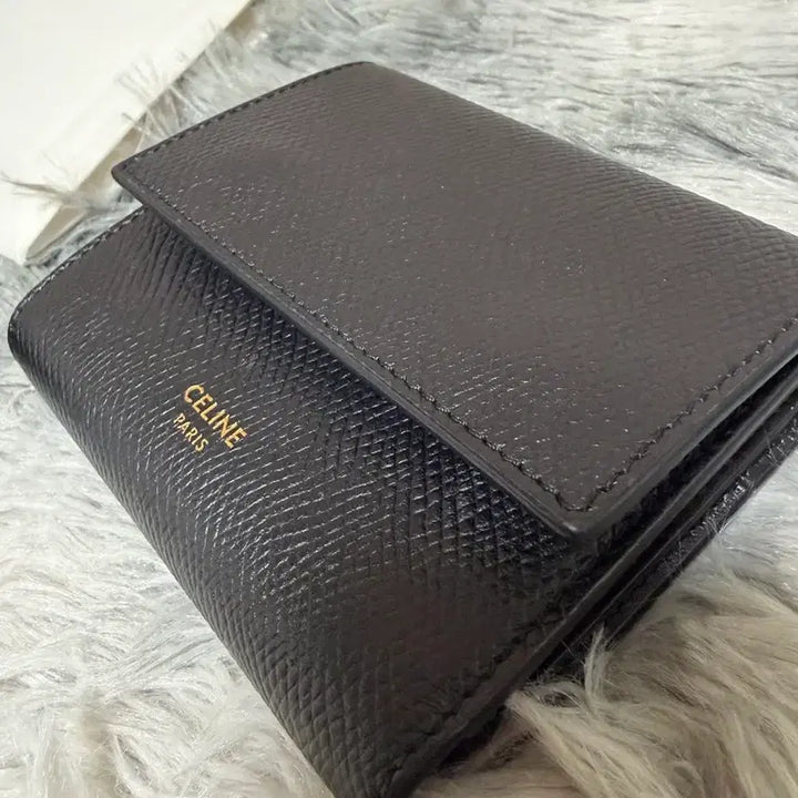 [SOLD OUT] [새상품급/현대백화점] 셀린느 트라이폴드 카스프킨 반지갑 블랙