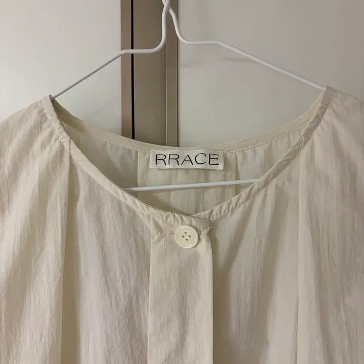 [BUNJANG] RRACE Pintuck Puff Blouse / (택포) rrace 핀턱 퍼프 블라우스