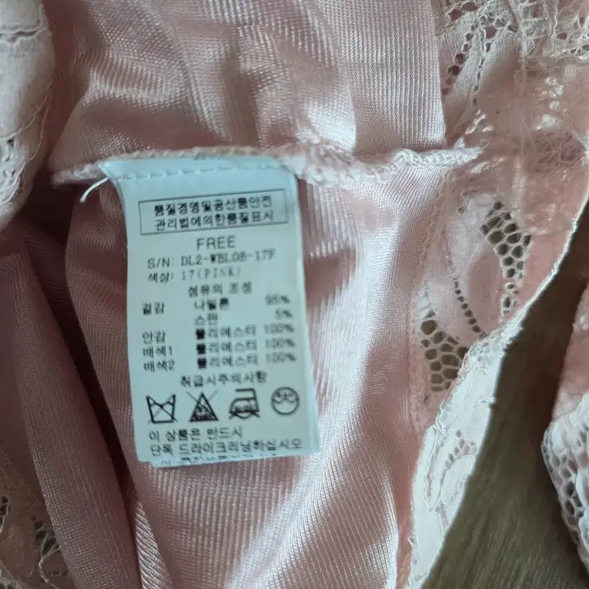 [SOLD OUT] 핑크 레이스 블라우스