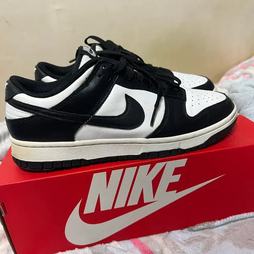 [BUNJANG] Nike Dunk Low Black White (Panda) Sneakers / 나이키 덩크 로우 블랙 화이트 (범고래)270 판매