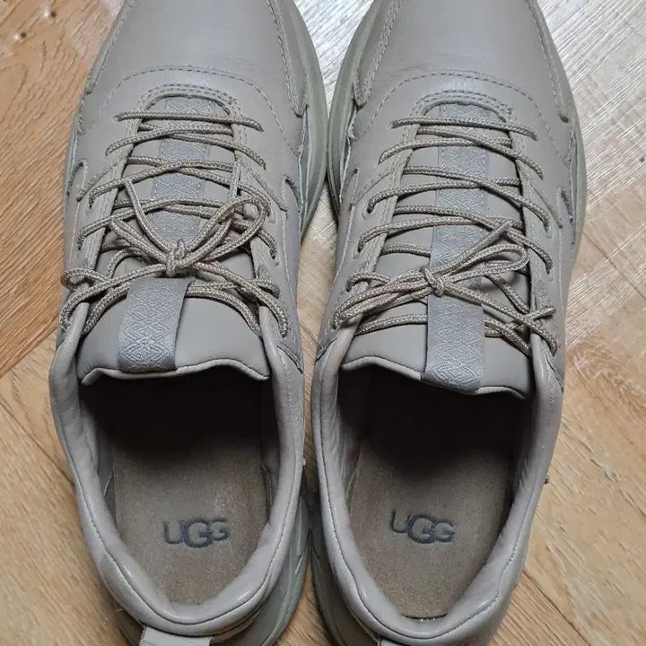 [BUNJANG] UGG Captrail Low Sneakers / UGG 275-280 캡트레일 로우 스니커즈
