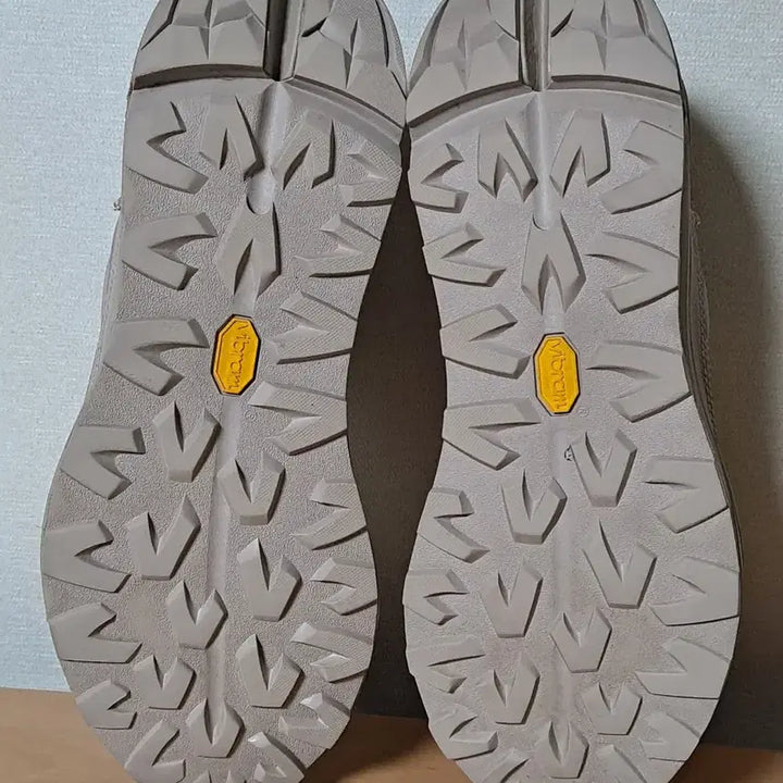 [BUNJANG] UGG Captrail Low Sneakers / UGG 275-280 캡트레일 로우 스니커즈