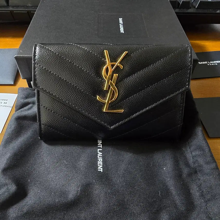 [BUNJANG] Yves Saint Laurent Matelassé Gold Emblem Black Medium Wallet / 입생로랑 마틀라세 금장 블랙 중지갑