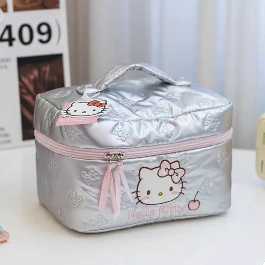 [BUNJANG] Hello Kitty Silver Travel Makeup Pouch / 헬로키티 실버 파우치 화장품 여행용 가방 새상품