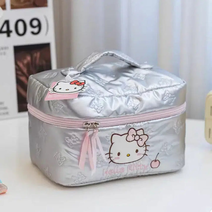 [BUNJANG] Hello Kitty Silver Travel Makeup Pouch / 헬로키티 실버 파우치 화장품 여행용 가방 새상품