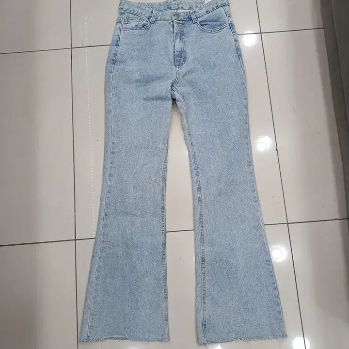 [SOLD OUT] AURA 30 L 실제허리약28 연청 배기 부츠컷 청바지 중고 나팔 팬츠